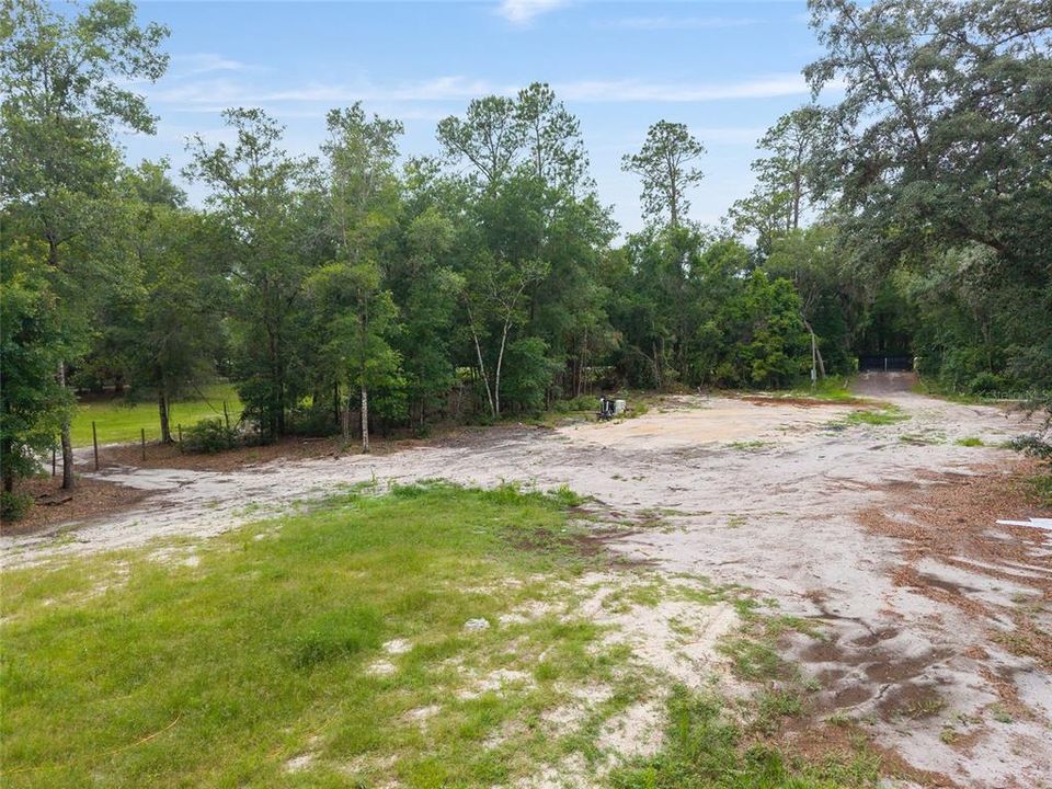 待售: $98,000 (1.51 acres)