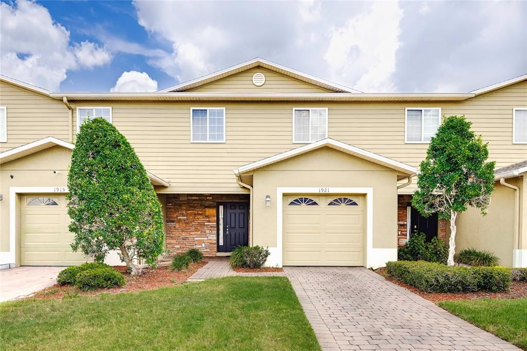 For Sale: $319,900 (3 beds, 2 baths, 1667 Square Feet)
