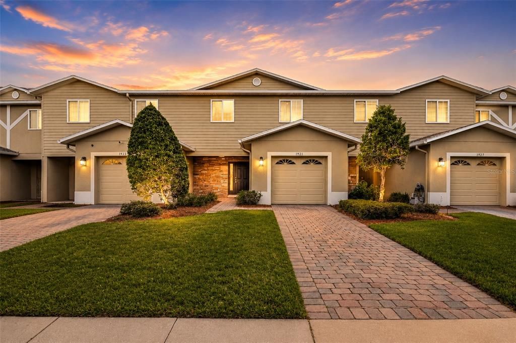 For Sale: $319,900 (3 beds, 2 baths, 1667 Square Feet)