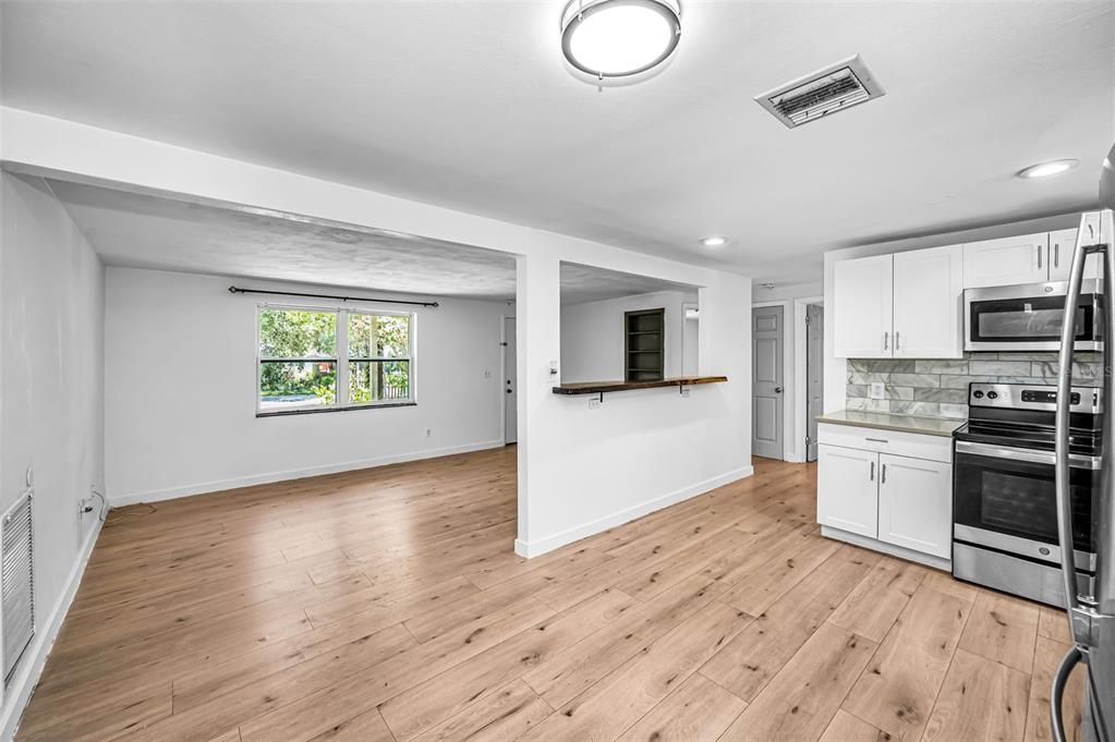 На продажу: $229,000 (2 спален, 1 ванн, 816 Квадратных фут)