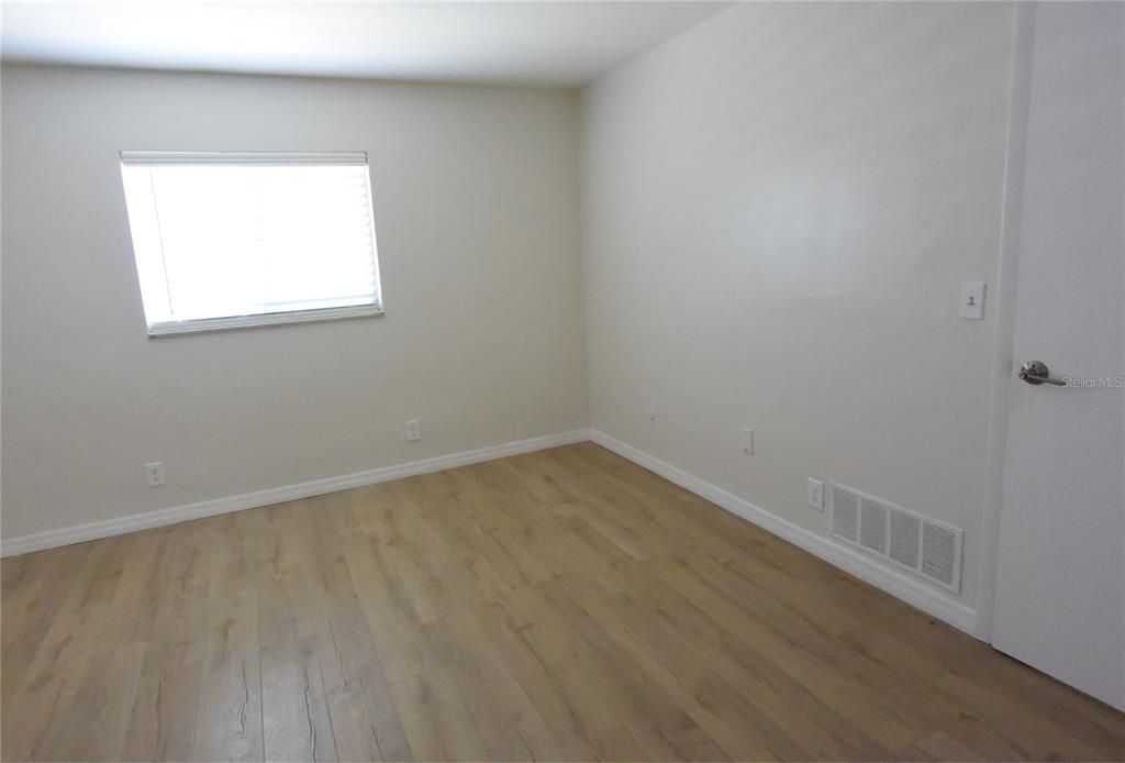 В аренду: $1,800 (2 спален, 2 ванн, 964 Квадратных фут)