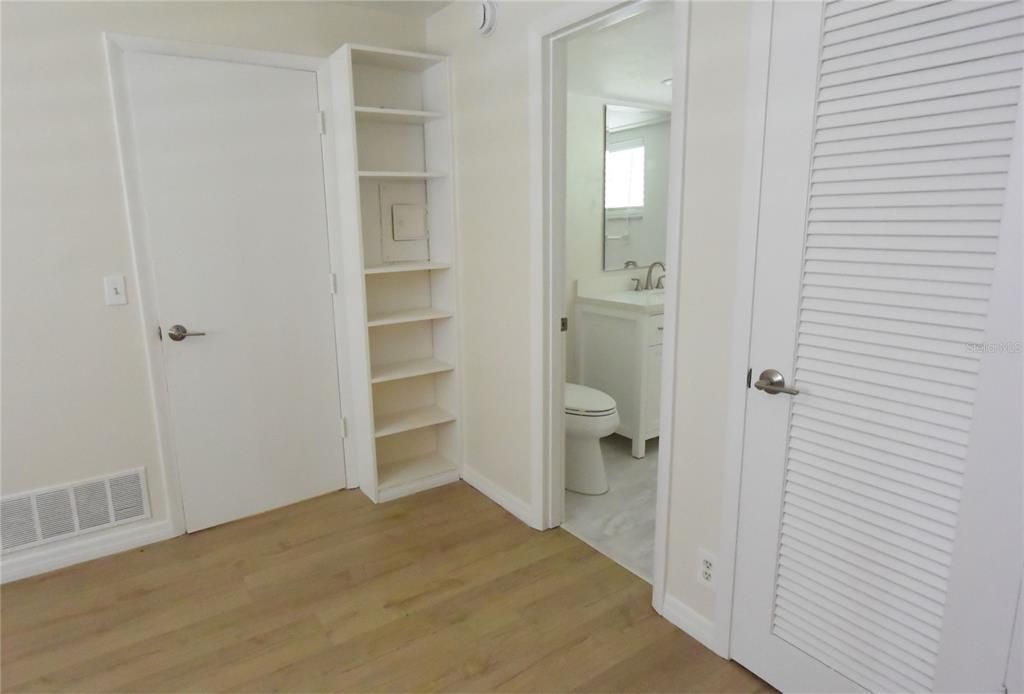В аренду: $1,800 (2 спален, 2 ванн, 964 Квадратных фут)