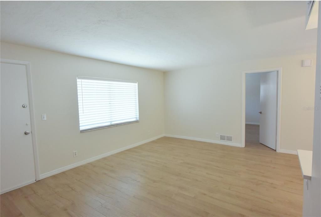 В аренду: $1,800 (2 спален, 2 ванн, 964 Квадратных фут)