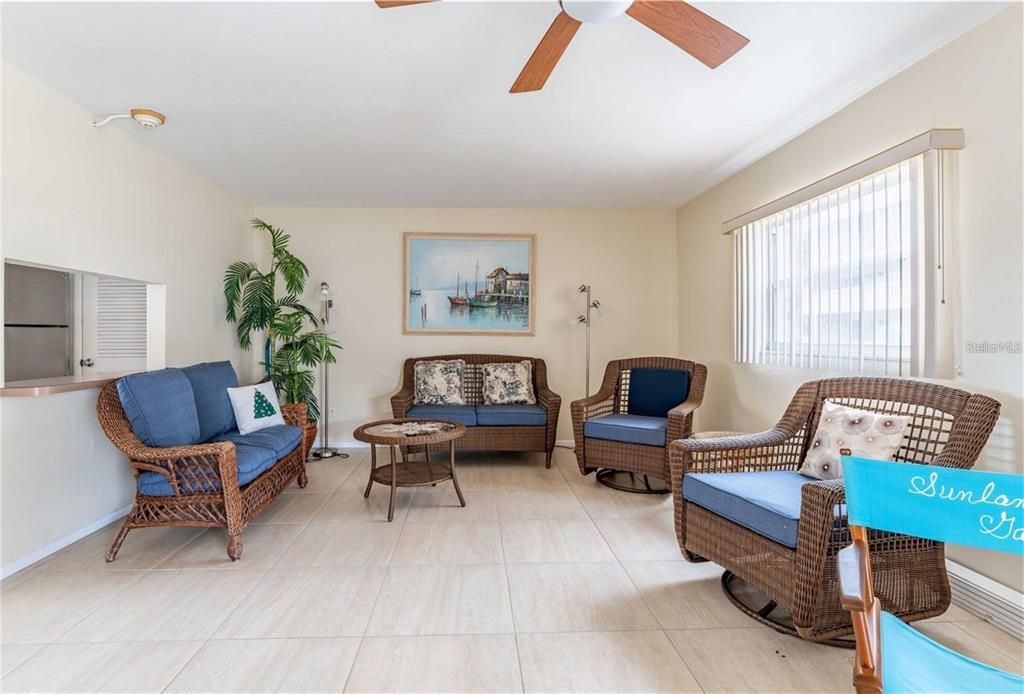 В аренду: $1,800 (2 спален, 2 ванн, 964 Квадратных фут)