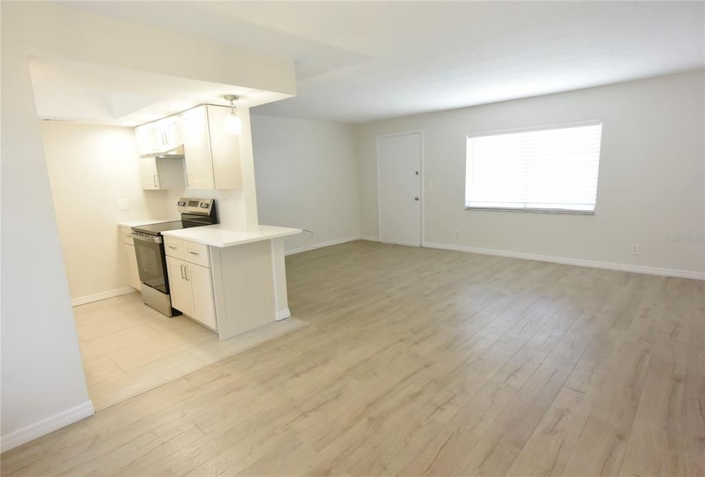 В аренду: $1,800 (2 спален, 2 ванн, 964 Квадратных фут)