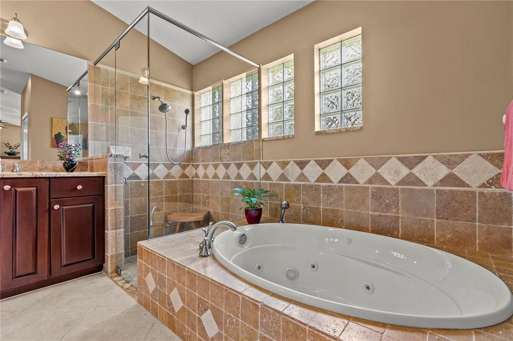 Под контрактом: $850,000 (4 спален, 3 ванн, 2621 Квадратных фут)