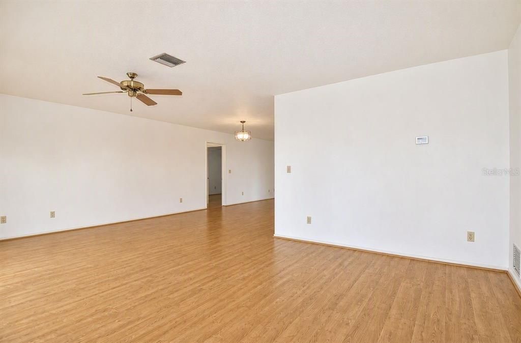 For Sale: $385,000 (3 beds, 2 baths, 1700 Square Feet)