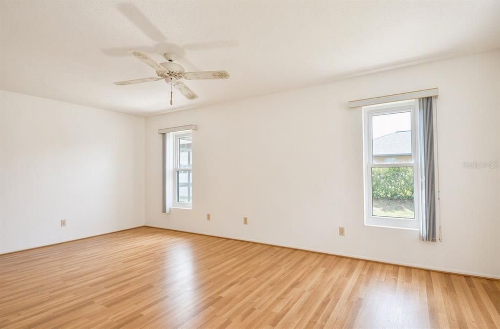 For Sale: $385,000 (3 beds, 2 baths, 1700 Square Feet)