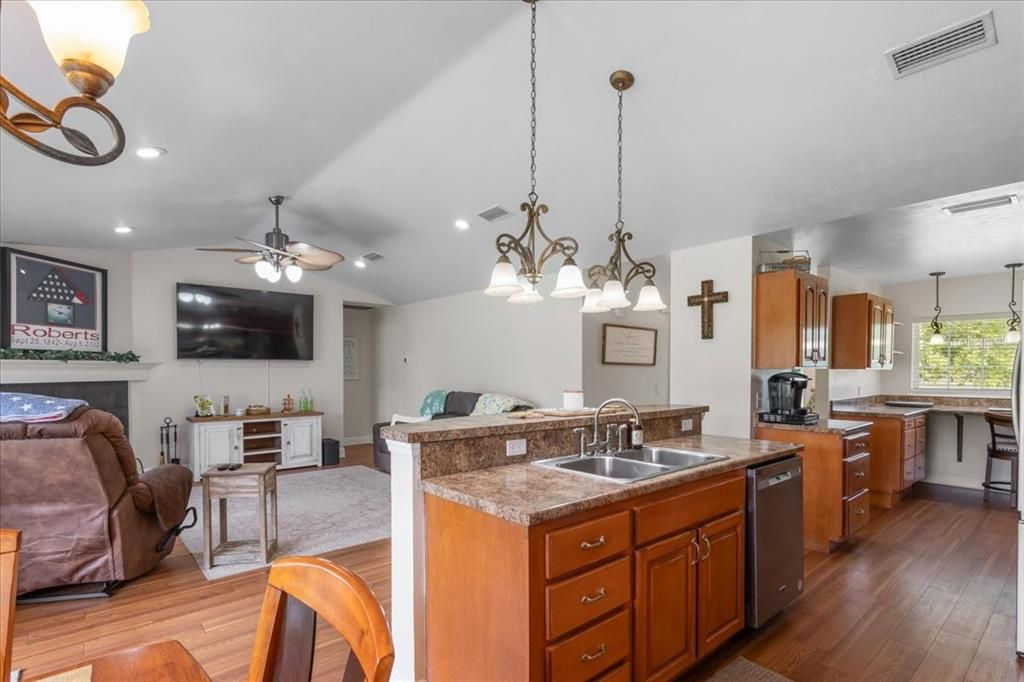En Venta: $490,000 (2 camas, 3 baños, 1594 Pies cuadrados)