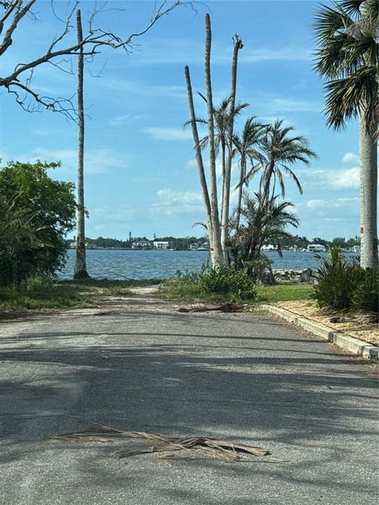 На продажу: $450,000 (0.40 acres)