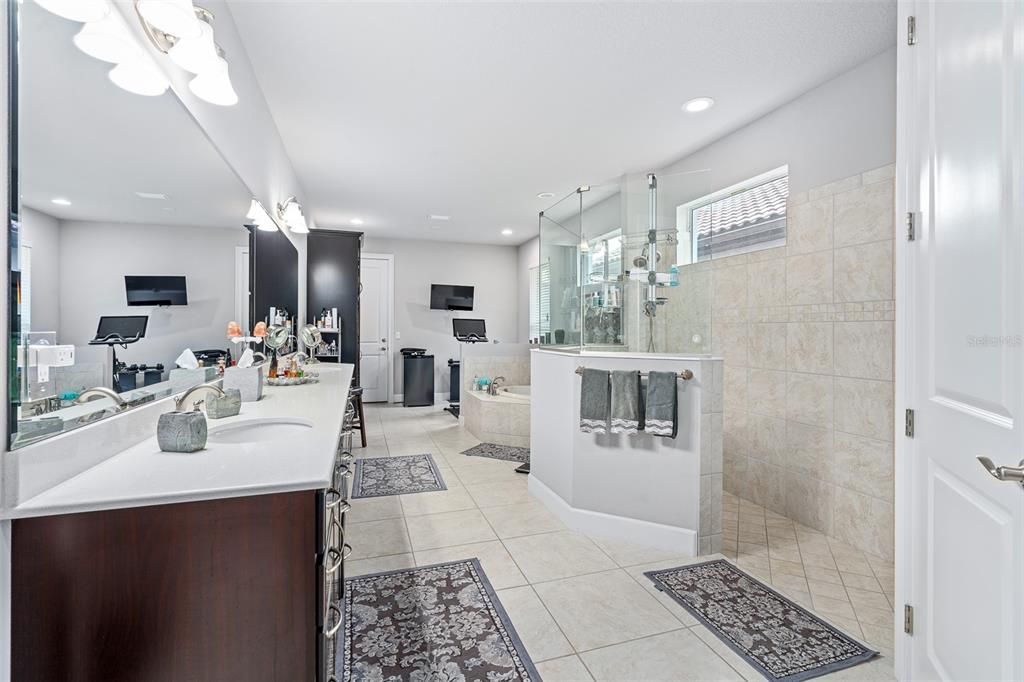 En Venta: $1,085,500 (3 camas, 3 baños, 3120 Pies cuadrados)