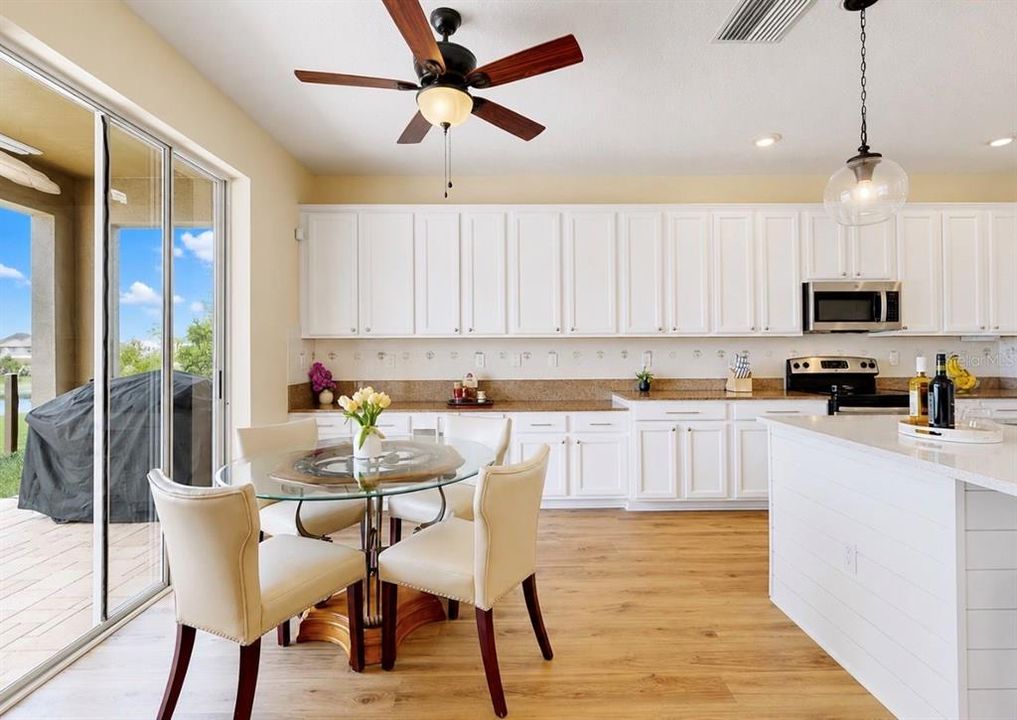 En Venta: $569,000 (5 camas, 4 baños, 2755 Pies cuadrados)