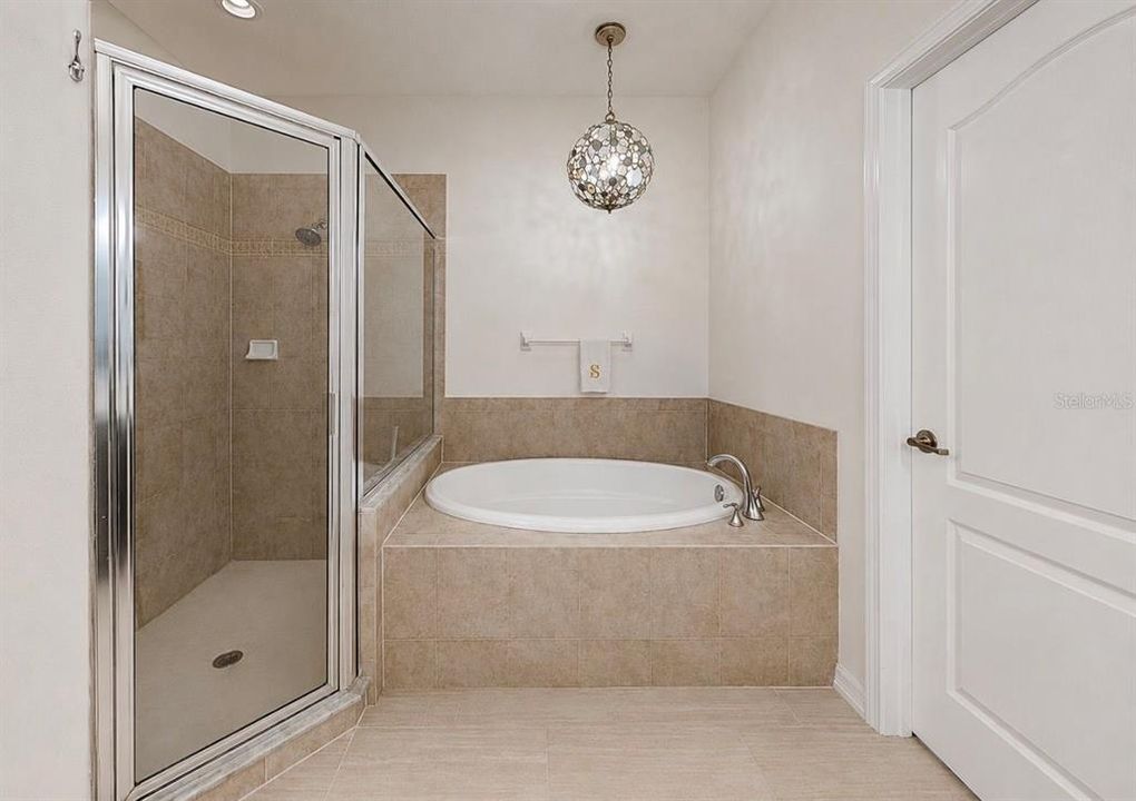 En Venta: $569,000 (5 camas, 4 baños, 2755 Pies cuadrados)