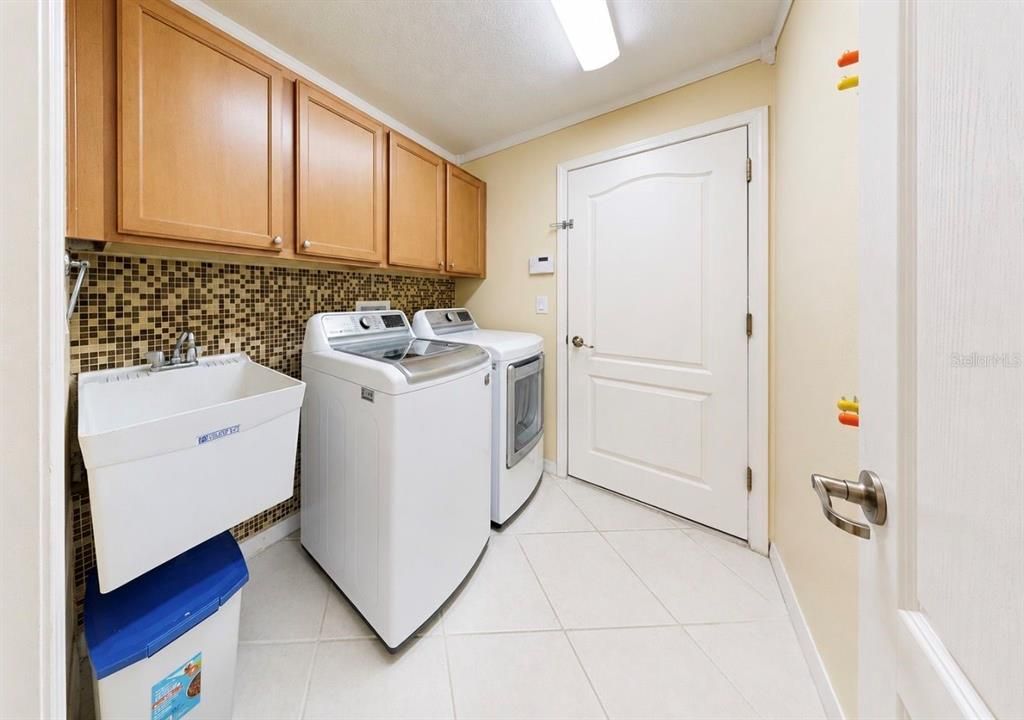 En Venta: $569,000 (5 camas, 4 baños, 2755 Pies cuadrados)