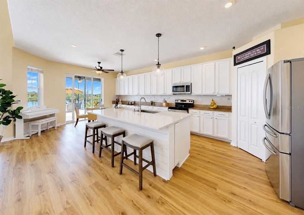 En Venta: $569,000 (5 camas, 4 baños, 2755 Pies cuadrados)
