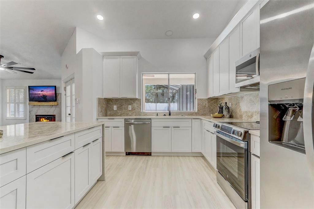 На продажу: $375,000 (3 спален, 2 ванн, 1233 Квадратных фут)
