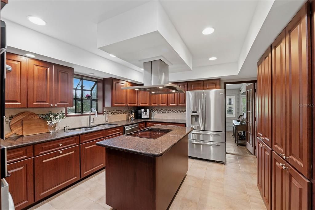 En Venta: $995,000 (5 camas, 3 baños, 3889 Pies cuadrados)