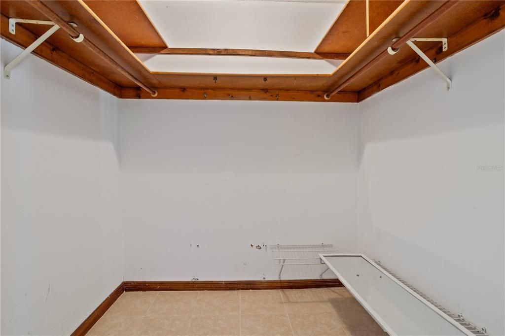 На продажу: $325,000 (3 спален, 2 ванн, 2042 Квадратных фут)