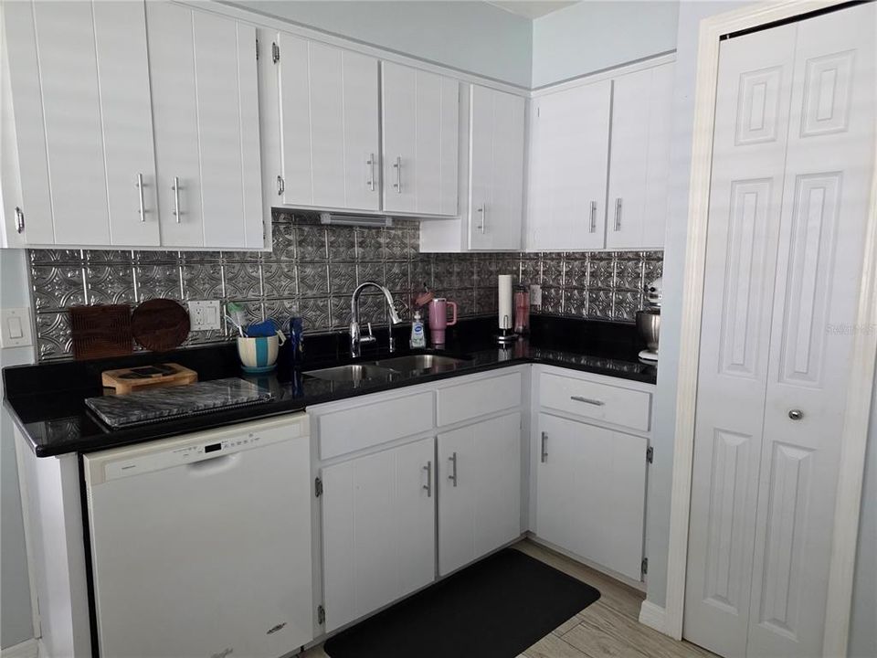 For Sale: $345,000 (3 beds, 2 baths, 1312 Square Feet)