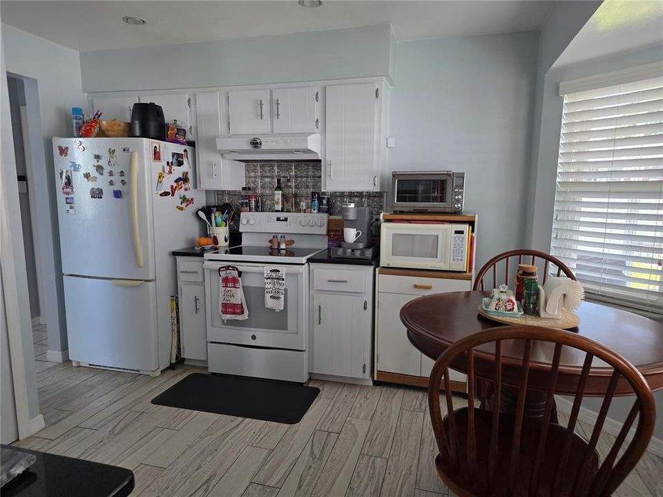 For Sale: $345,000 (3 beds, 2 baths, 1312 Square Feet)