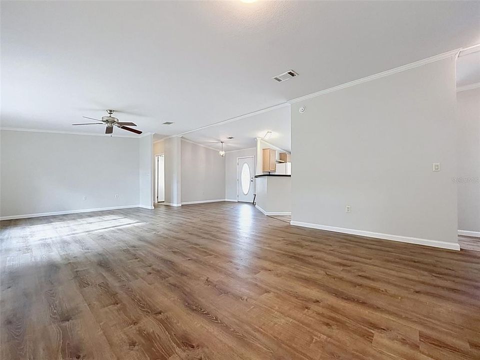 Под контрактом: $199,900 (3 спален, 2 ванн, 1620 Квадратных фут)
