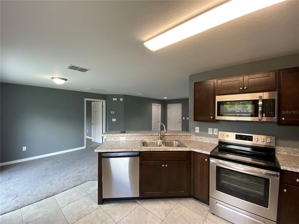 For Rent: $1,625 (3 beds, 2 baths, 1349 Square Feet)
