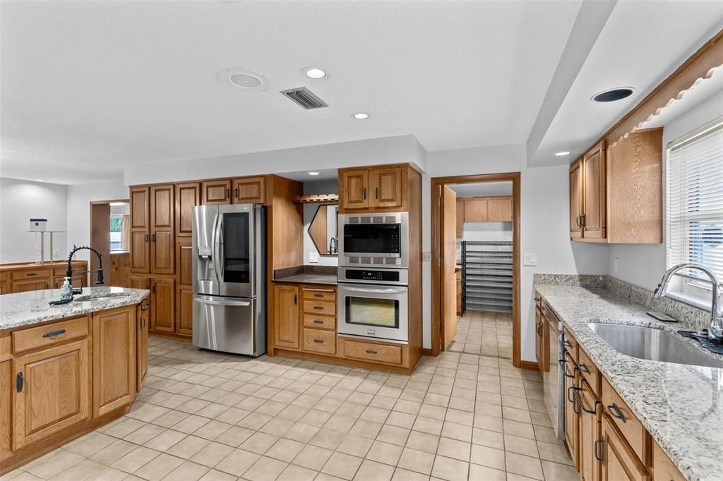 For Sale: $599,000 (4 beds, 3 baths, 2892 Square Feet)