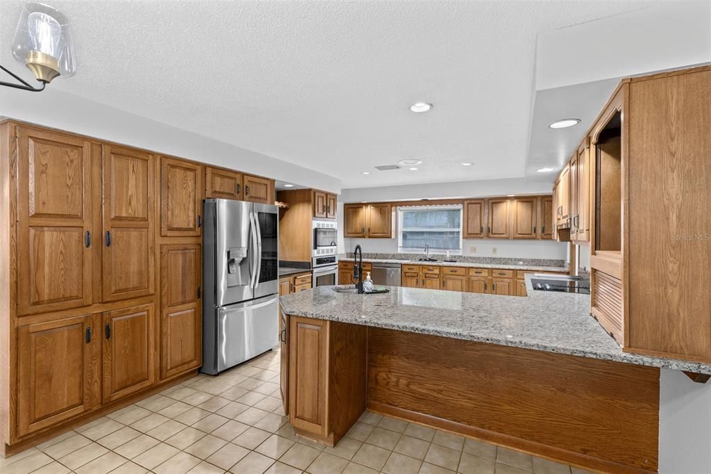 For Sale: $599,000 (4 beds, 3 baths, 2892 Square Feet)