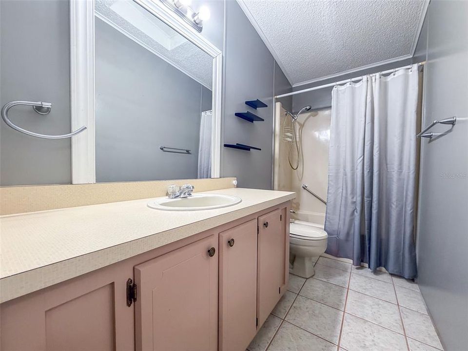 На продажу: $245,000 (2 спален, 2 ванн, 1344 Квадратных фут)