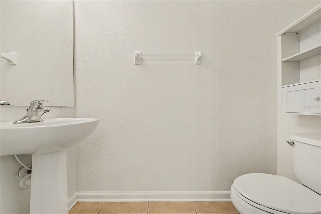 На продажу: $225,000 (2 спален, 2 ванн, 1138 Квадратных фут)