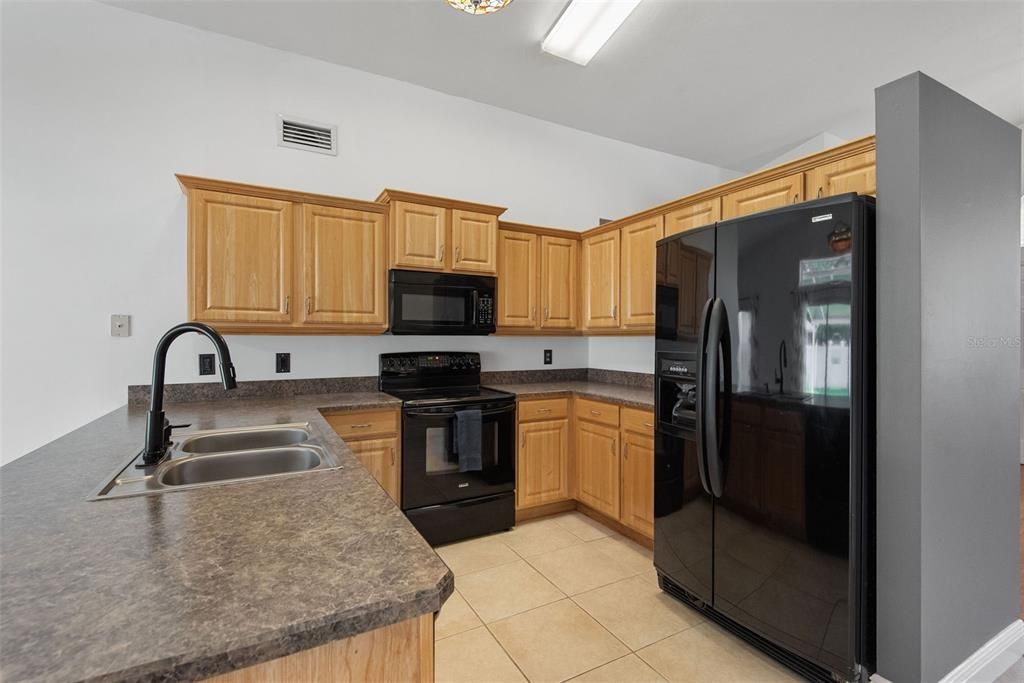 For Rent: $2,100 (3 beds, 2 baths, 1513 Square Feet)