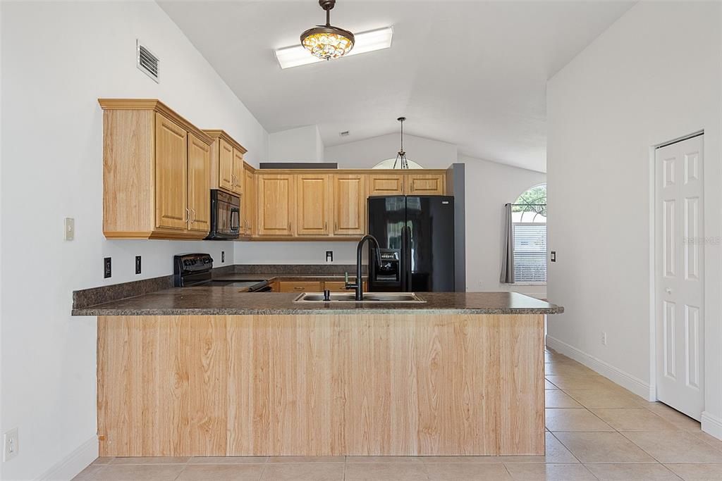 For Rent: $2,100 (3 beds, 2 baths, 1513 Square Feet)