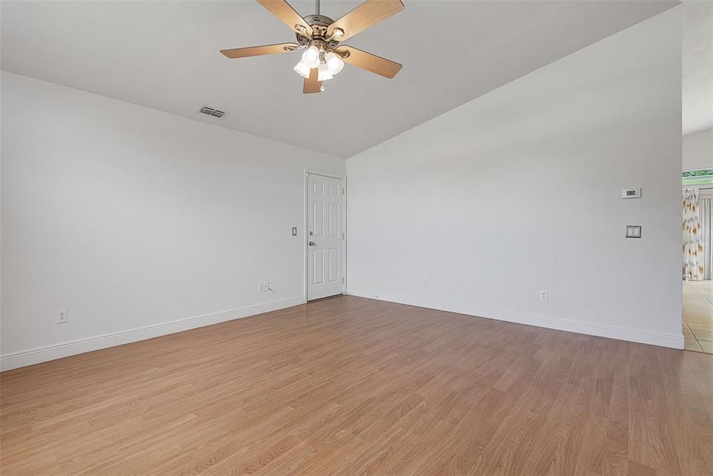 For Rent: $2,100 (3 beds, 2 baths, 1513 Square Feet)