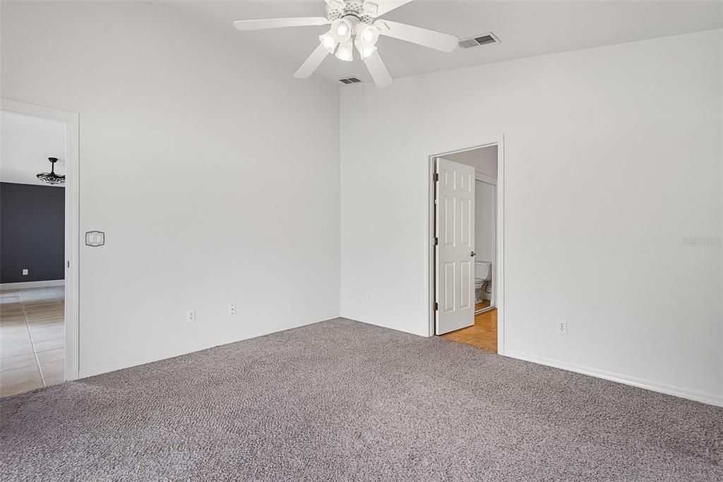 For Rent: $2,100 (3 beds, 2 baths, 1513 Square Feet)