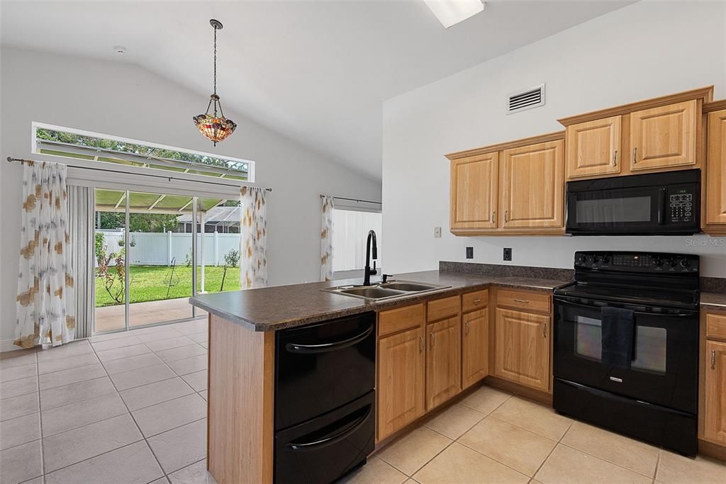 For Rent: $2,100 (3 beds, 2 baths, 1513 Square Feet)