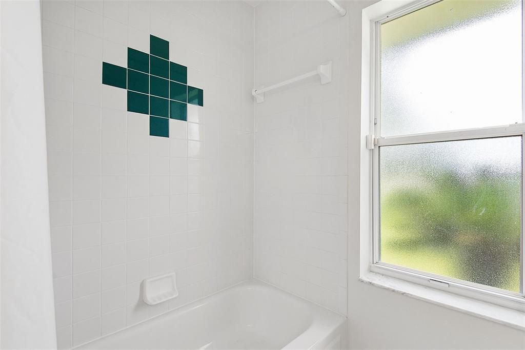 For Rent: $2,100 (3 beds, 2 baths, 1513 Square Feet)