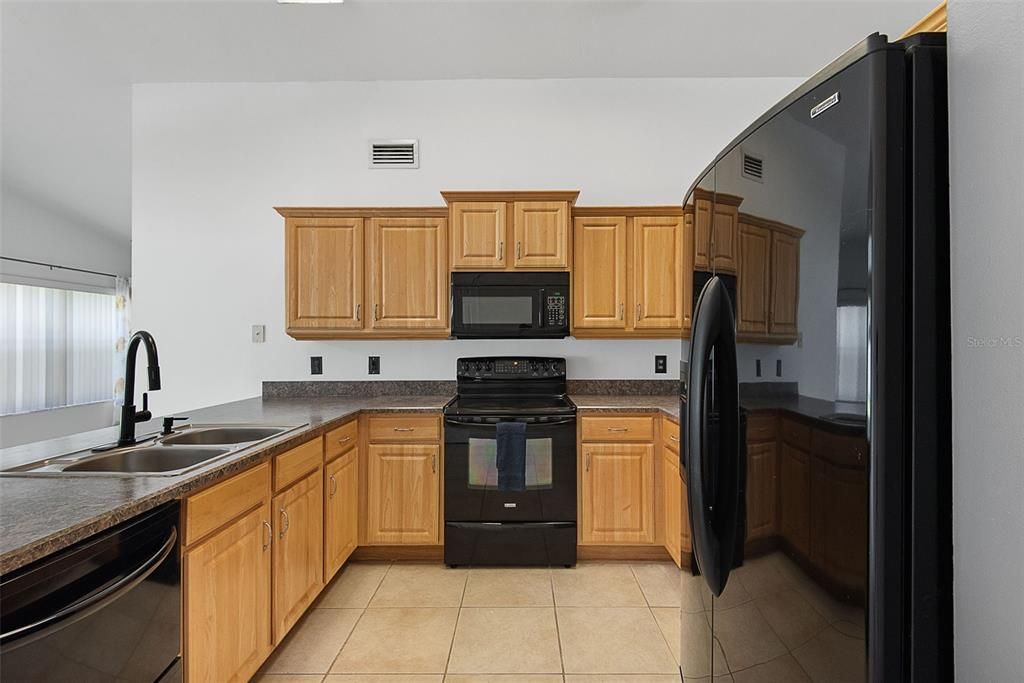 For Rent: $2,100 (3 beds, 2 baths, 1513 Square Feet)