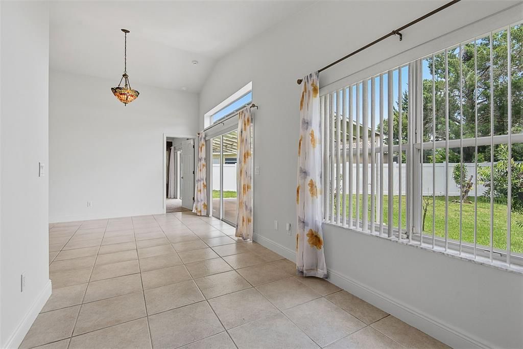 For Rent: $2,100 (3 beds, 2 baths, 1513 Square Feet)