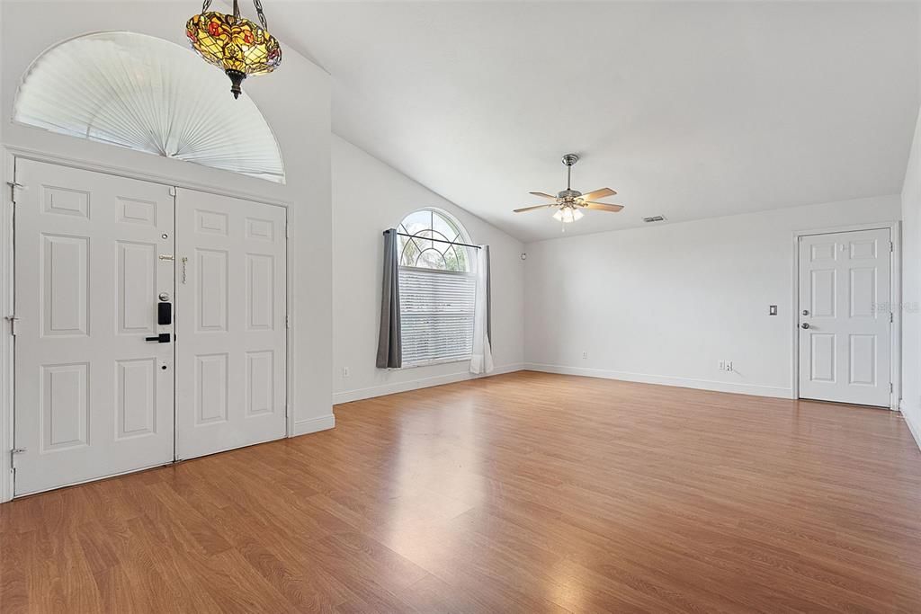 For Rent: $2,100 (3 beds, 2 baths, 1513 Square Feet)