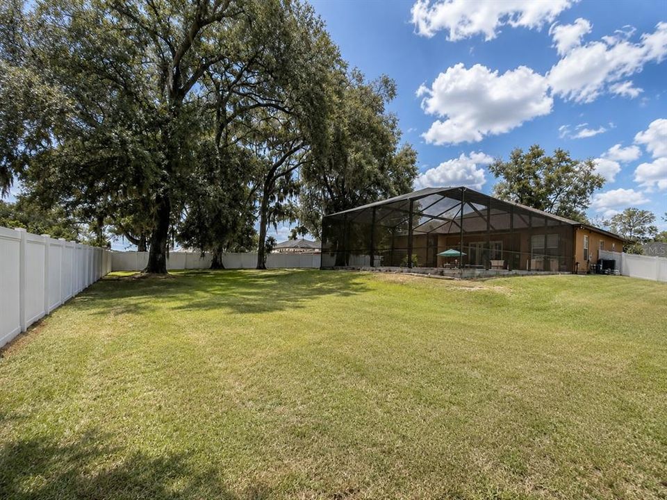 For Sale: $450,000 (4 beds, 3 baths, 2220 Square Feet)