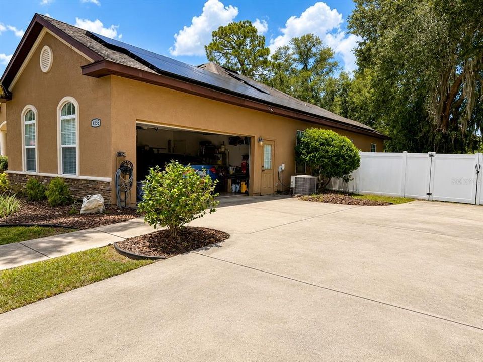 For Sale: $450,000 (4 beds, 3 baths, 2220 Square Feet)