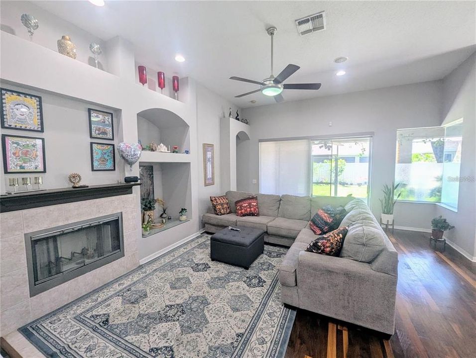 For Rent: $3,400 (3 beds, 2 baths, 2080 Square Feet)