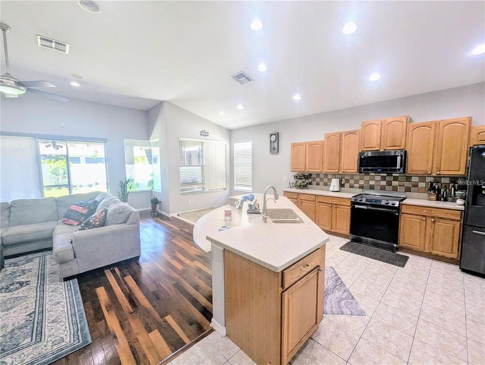 For Rent: $3,400 (3 beds, 2 baths, 2080 Square Feet)