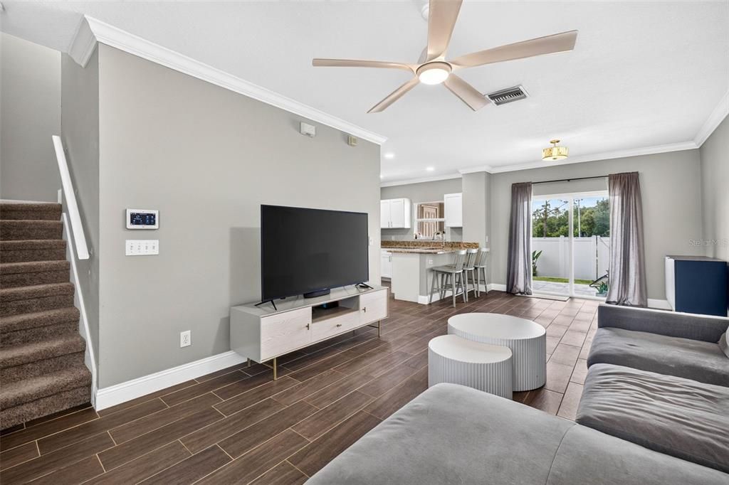 Active With Contract: $249,000 (2 beds, 2 baths, 1195 Square Feet)
