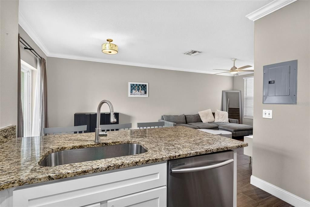 Active With Contract: $249,000 (2 beds, 2 baths, 1195 Square Feet)