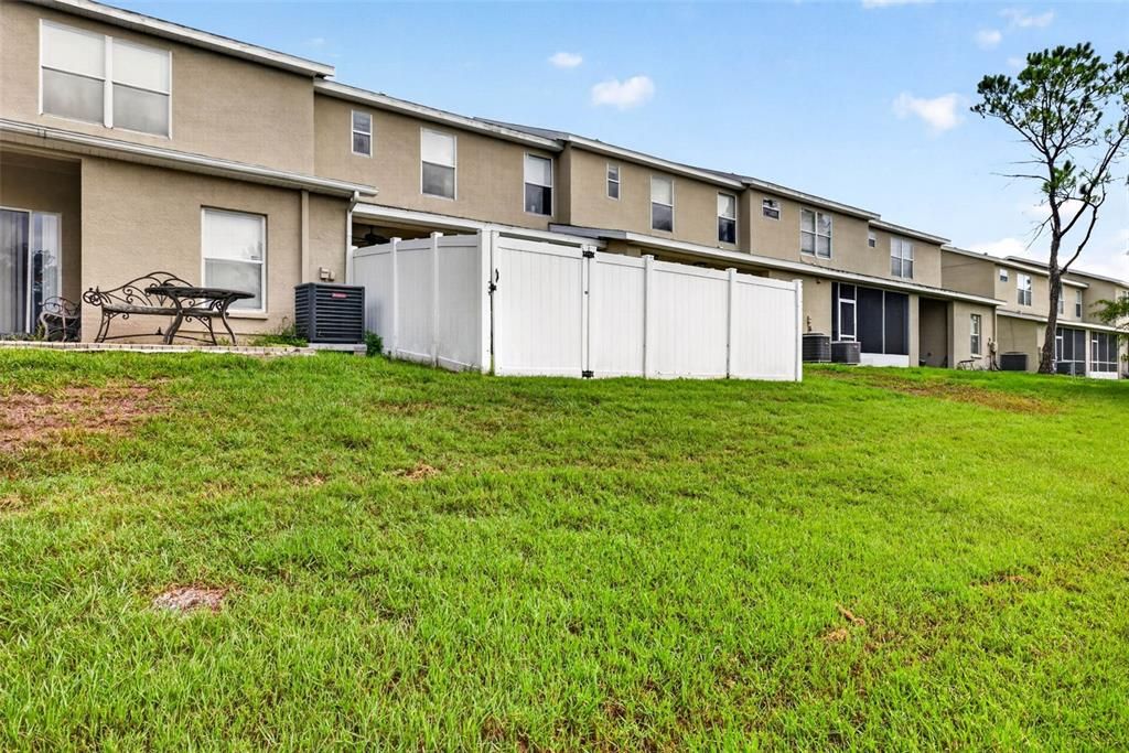 Active With Contract: $249,000 (2 beds, 2 baths, 1195 Square Feet)