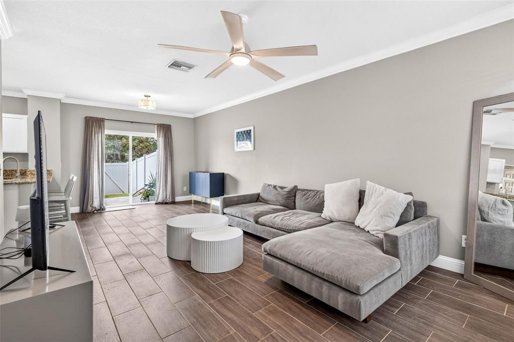 Active With Contract: $249,000 (2 beds, 2 baths, 1195 Square Feet)
