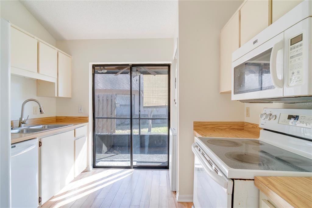 En Venta: $225,000 (3 camas, 2 baños, 930 Pies cuadrados)