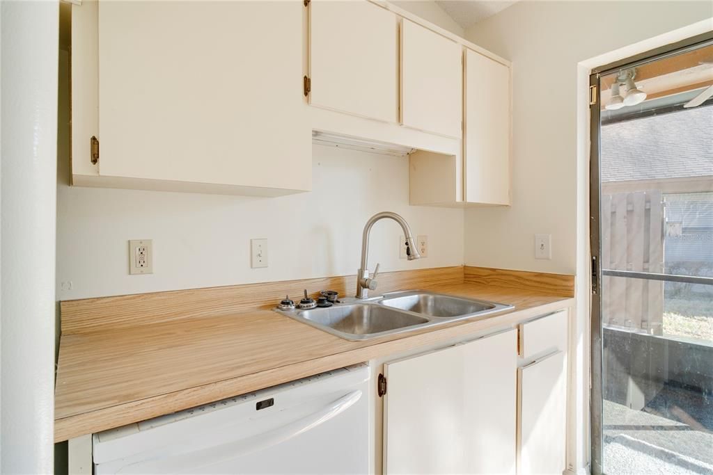 En Venta: $225,000 (3 camas, 2 baños, 930 Pies cuadrados)