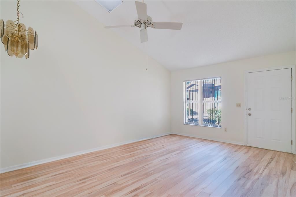En Venta: $225,000 (3 camas, 2 baños, 930 Pies cuadrados)